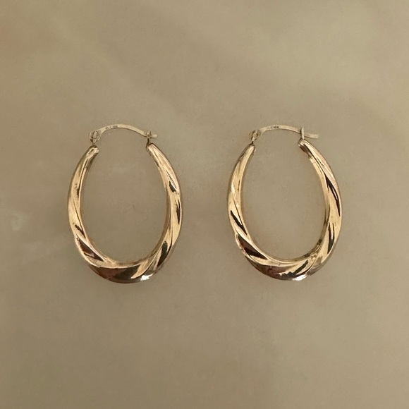 10k Gold Oblong Hoop Earrings - Picture 3 of 16